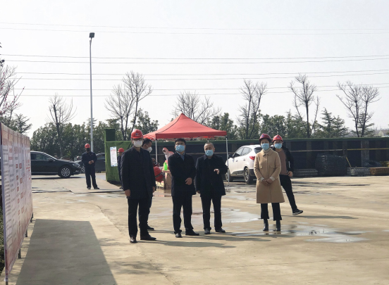 區常委、組織部部長李政赴徐州工業園區電電產業園D區項目對施工企業進行慰問并贈送防疫物資